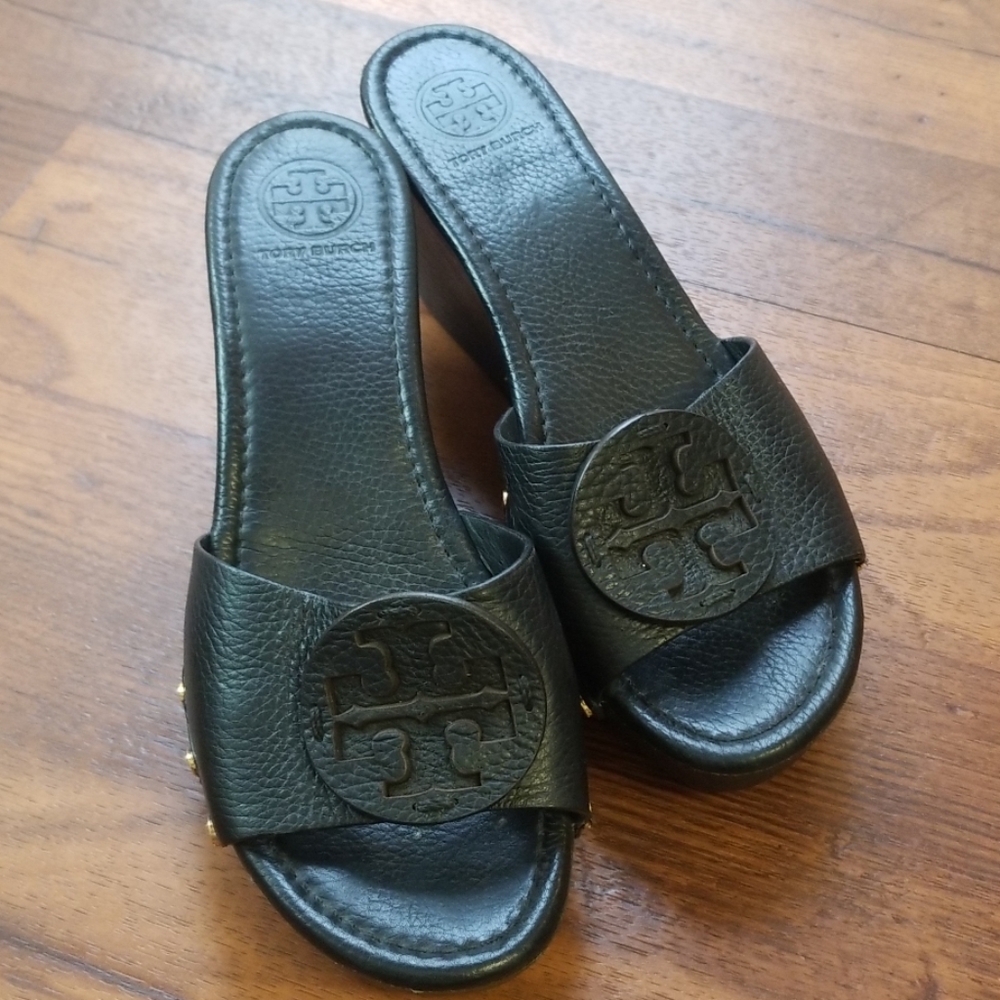TORY BURCH PATTI WEDGED BLACK LEATHER